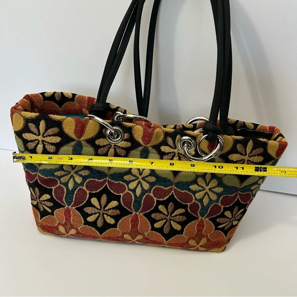 Penelope Pike Place Market - Floral Patterned Tapestry Shoulder Bag - Multicolor